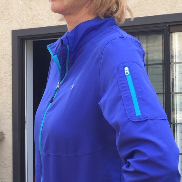 Perfect Condition Champion Jacket - Picture 4 of 7